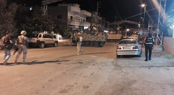 الجيش: 4 إنتحاريين بتفجيرات القاع مساء وننفذ عمليات دهم وتفتيش بالبلدة