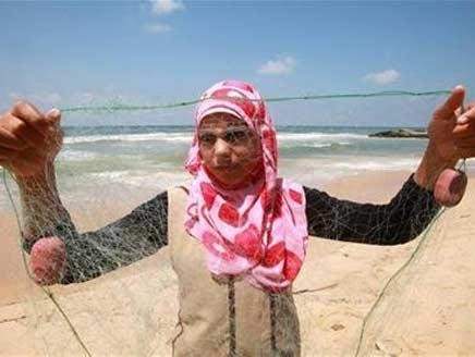 أول صيادة أسماك في قطاع غزة