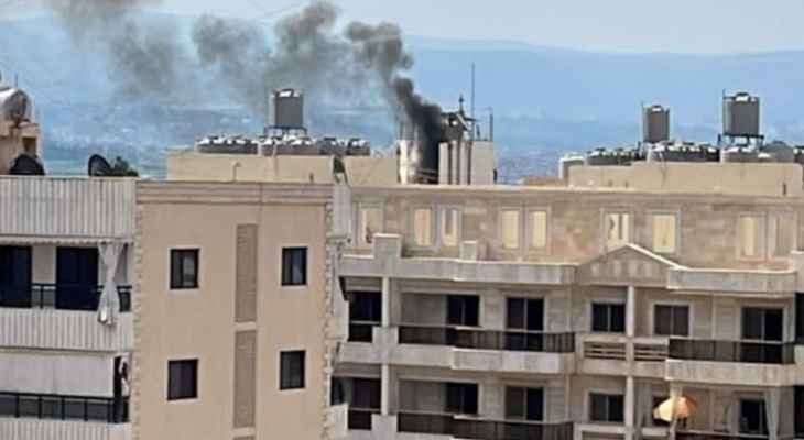 الدفاع المدني أخمد حريقاً بمولّد طاقة كهربائية على سطح مبنى سكني في صور