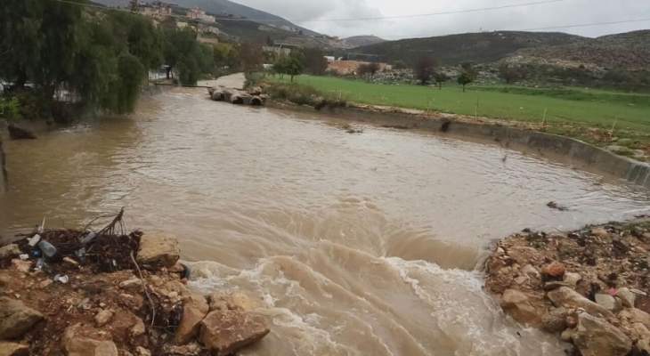 النشرة: ارتفاع منسوب نهري الليطاني والزهراني والمياه تفيض على جانبيهما