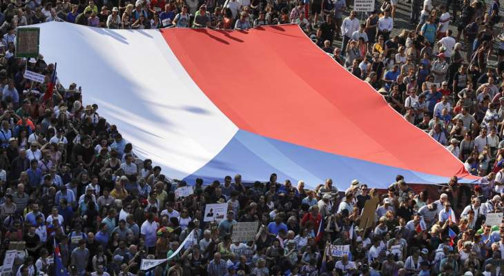 100 ألف شخص تقريبا تظاهروا في براغ طالبوا باستقالة رئيس الوزراء التشيكي