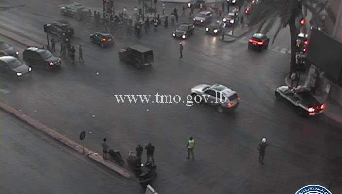 التحكم المروري: تجمع عدد من المحتجين على تقاطع برج الغزال