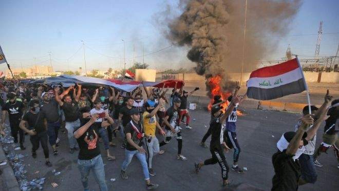 صحيفة "آي" البريطانية: غضب العراقيين إزاء الفساد وصل درجة الغليان متحولا للعنف
