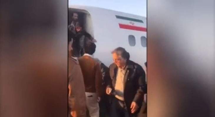 طائرة ركاب إيرانية تخرج عن المدرج أثناء هبوطها في مطار ماهشهر جنوب إيران