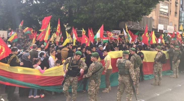تظاهرة للأكراد أمام السفارة الروسية احتجاجاً على العملية العسكرية التركية