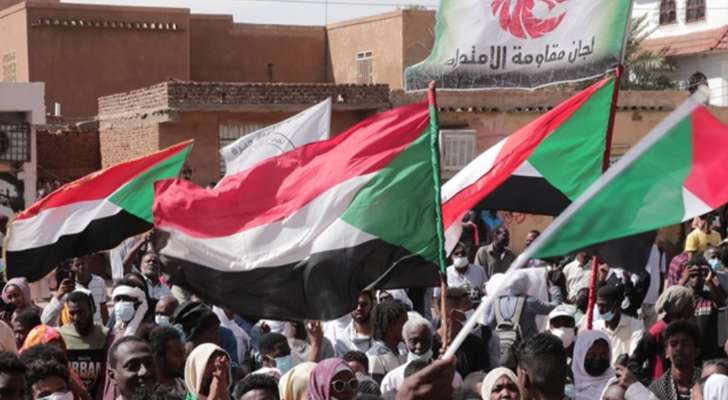 "أ ف ب": محاكمة أربعة محتجين متهمين بقتل ضابط شرطة في السودان