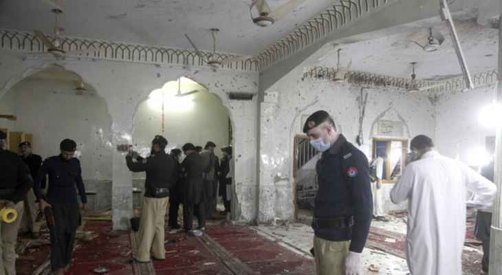 ارتفاع ضحايا الهجوم الانتحاري على المسجد في بيشاور الباكستانية إلى 56 قتيلًا