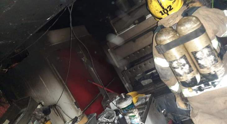 إخماد حريق داخل محل لبيع المأكولات في بربور ونقل عامل للمستشفى بعد إصابته بحروق