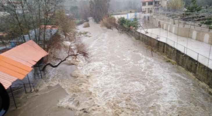"النشرة": ارتفاع منسوب مياه نهر الحاصباني أدى إلى فيضانات على جانبيه وتسبب بخسائر مادية