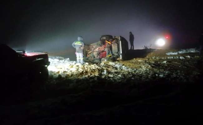 "النشرة": الدفاع المدني انقذ 7 مواطنين تدهورت سيارتهم على طريق صنين بسبب طبقات من الجليد