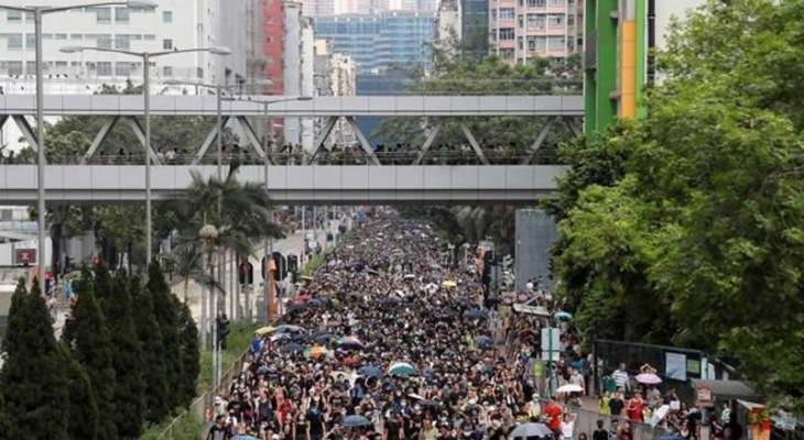 الآلاف شاركوا بمسيرة احتجاجية في هونغ كونغ للأسبوع العاشر على التوالي