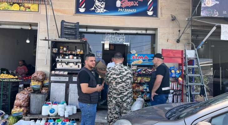 النشرة: إقفال محل مواد غذائية في العاقبية يديره سوري بطريقه غير شرعية