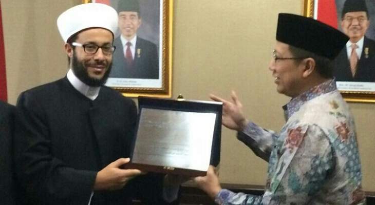 وفد من علماء دار الفتوى زار وزير الشؤون الدينية بأندونيسيا