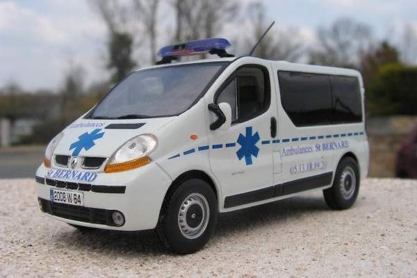مؤسسة المجبر الاجتماعية تقدم سيارة إسعاف جديدة لصالح الدفاع المدني