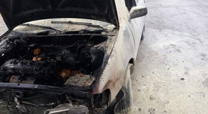 الدفاع المدني: إخماد حريق شب داخل سيارة في عاليه والاضرار مادية