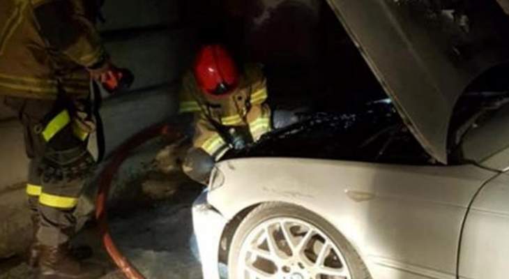 الدفاع المدني: إخماد حريق داخل سيارة على أوتوستراد المدينة الرياضية- بيروت