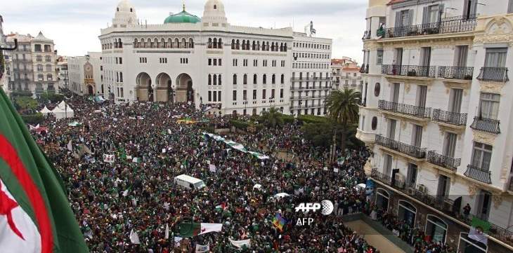 أ.ف.ب: حشود ضخمة في شوارع وسط العاصمة الجزائرية