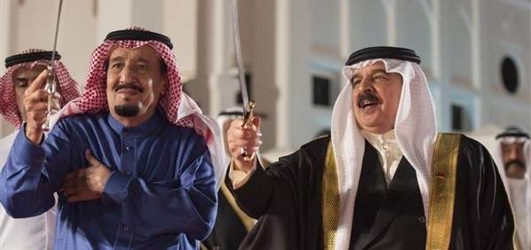 الملك السعودي يصل إلى البحرين في زيارة رسمية