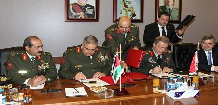 رئيسا الأركان التركية والأردنية وقعا اتفاقا للتعاون العسكري بين البلدين