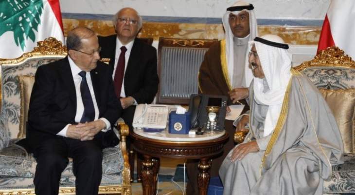 خلوة ثنائية بين الرئيس عون وأمير الكويت في مكتبه بقصر البيان