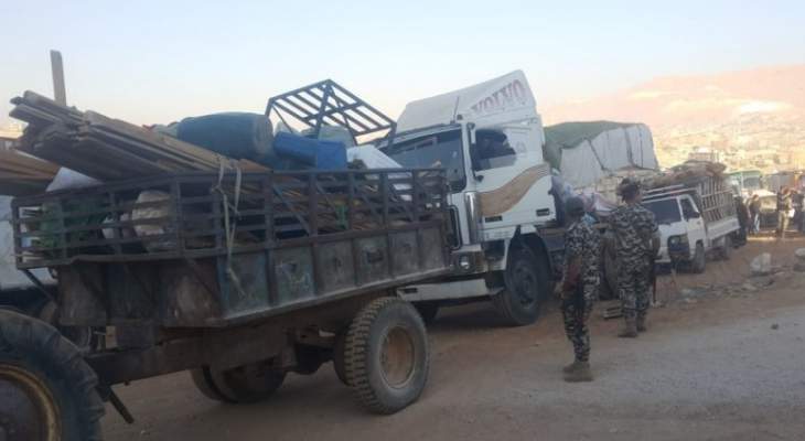 عودة 230 نازحاً سورياً من مخيمات عرسال إلى القلمون الغربي  