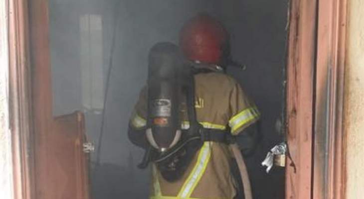 الدفاع المدني: إخماد حريق شب داخل منزل في ميس الجبل