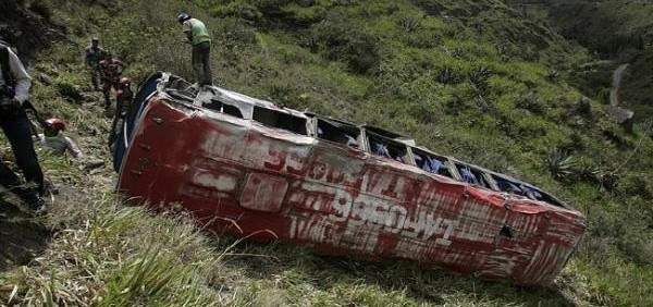 مقتل 15 شخصا وإصابة 30 آخرين إثر سقوط حافلة ركاب في غواتيمالا