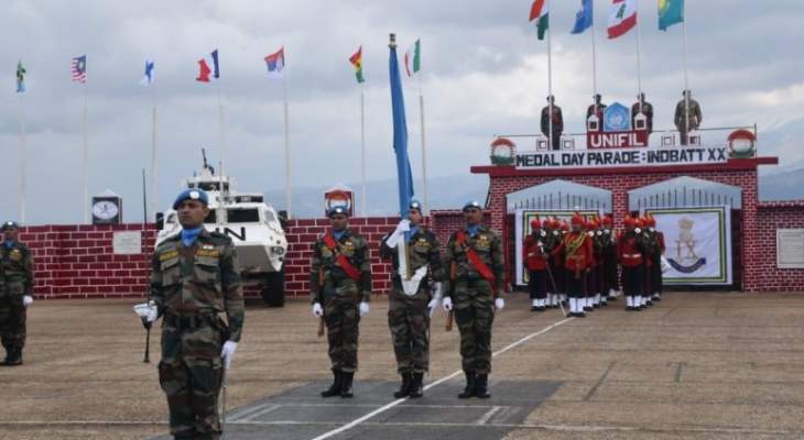 قائد القطاع الشرقي في اليونيفيل يقلد أوسمة السلام للكتيبة الهندية والوحدة الكازاخستانية