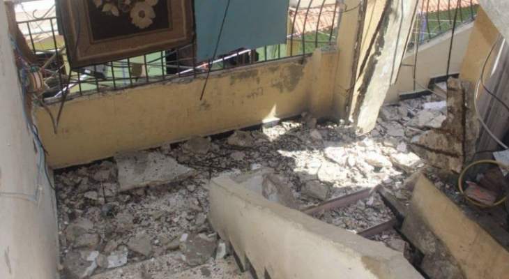 النشرة:نجاة 3 عائلات فلسطينية بعد انهيار سقف اسمنتي بمخيم البص في صور