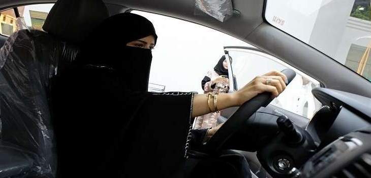 السعودية تسمح للنساء بقيادة سيارات الأجرة