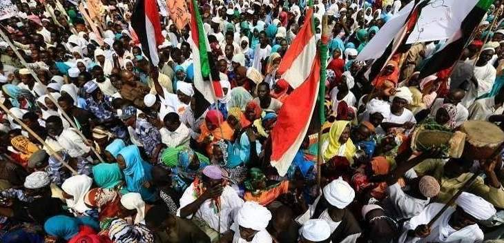 وزير الداخلية السوداني يعلن مقتل 7 أشخاص واعتقال الآلاف 