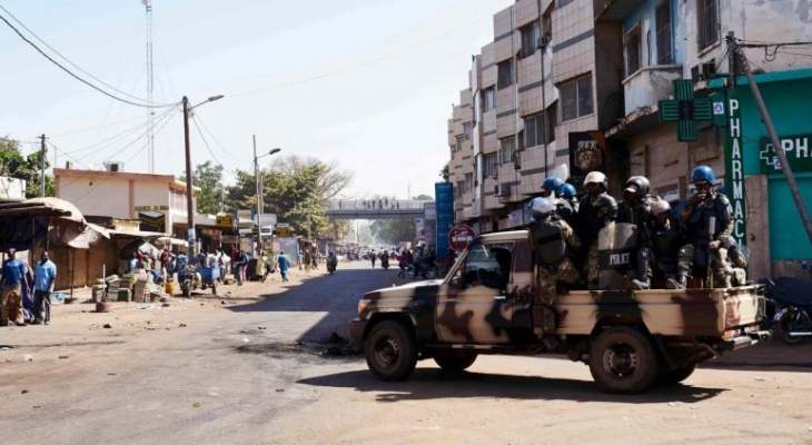 أ.ف.ب: مقتل 8 أشخاص بهجوم مسلح على معسكر للجيش في مالي