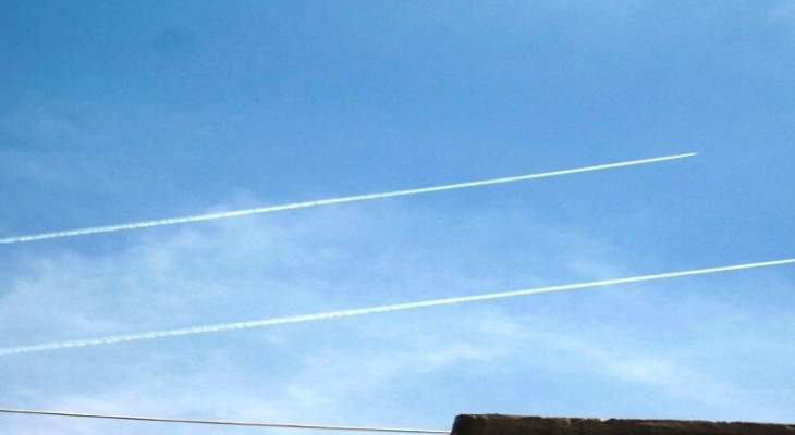 النشرة: تحليق مكثف للطيران الحربي الإسرائيلي فوق الناقورة وإطلاق قنابل مضيئة