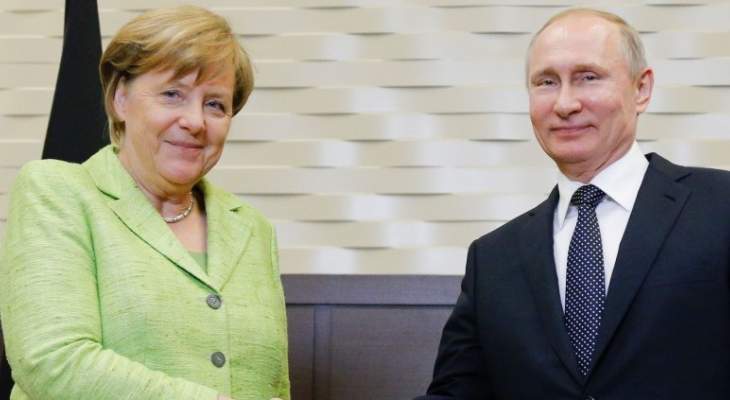 الكرملين: بوتين وميركل يبحثان هاتفيا التوتر في البحر الأسود