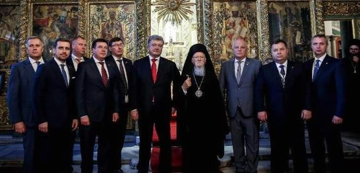 بوروشينكو وبارثولوميوس وقعا اتفاقية بشأن فصل الكنيسة الأرثوذكسية الأوكرانية عن الروسية