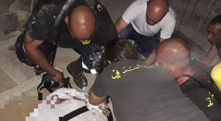  الدفاع المدني انقذ عاملا مصريا من داخل بئر في جبيل 