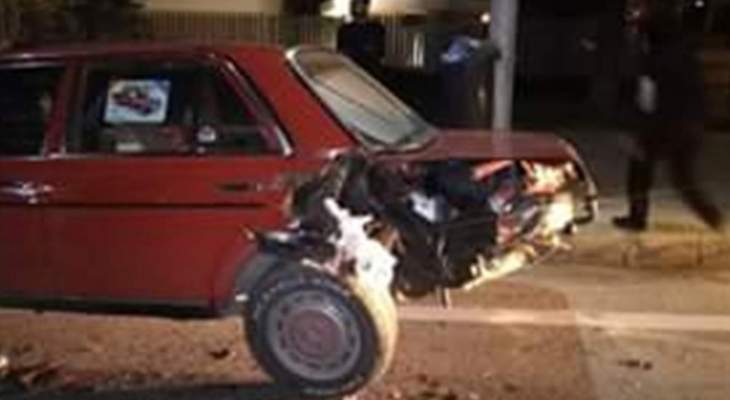 الدفاع المدني: جريحة نتيجة حادث سير بين ثلاث سيارات في صور