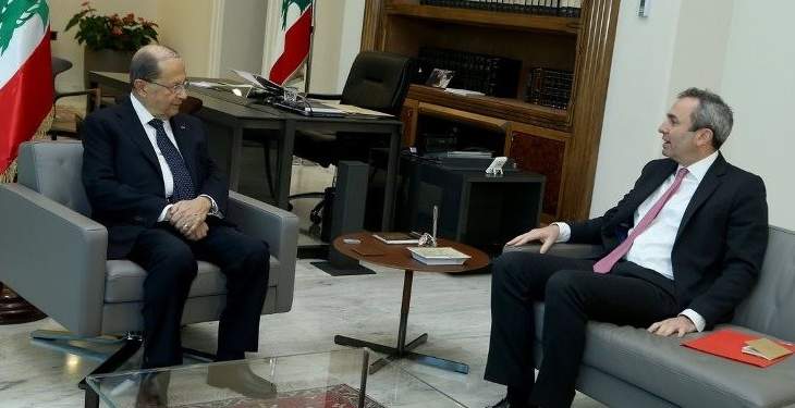 الرئيس عون عرض مع السفير البريطاني العلاقات بين البلدين 