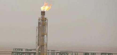 رويترز: شركة تسويق النفط العراقية تبيع خام البصرة الثقيل بعلاوة مرتفعة