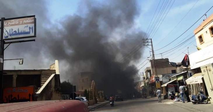 النشرة: ذوو قتيل في الدوير أحرقوا إطارات في المنطقة احتجاجا عل إخلاء سبيل والد القاتل