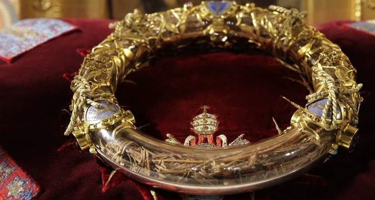 نقل إكليل الشوك للسيد المسيح ورداء الملك لويس التاسع من نوتردام الى متحف اللوفر