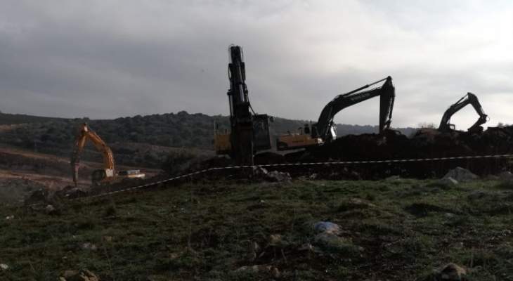 النشرة:جرافات إسرائيلية بدأت أعمال الحفر بمنطقة تلة الشراقي على الحدود