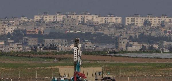 يديعوت أحرونوت: سماع سلسلة انفجارات في منطقة غلاف غزة