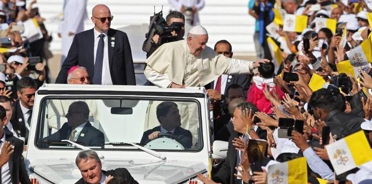 &quot;صانداي تايمز&quot;: البابا يصنع التاريخ في أبوظبي ويدفن الكراهية في الرمال