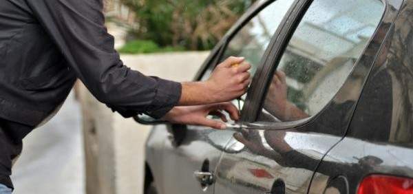 النشرة: توقيف أحد الناشطين بسرقة السيارات في البقاع 