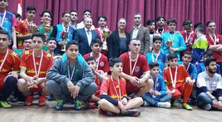توزيع الجوائز على أبطال محافظة النبطية في لعبة كرة الصالات