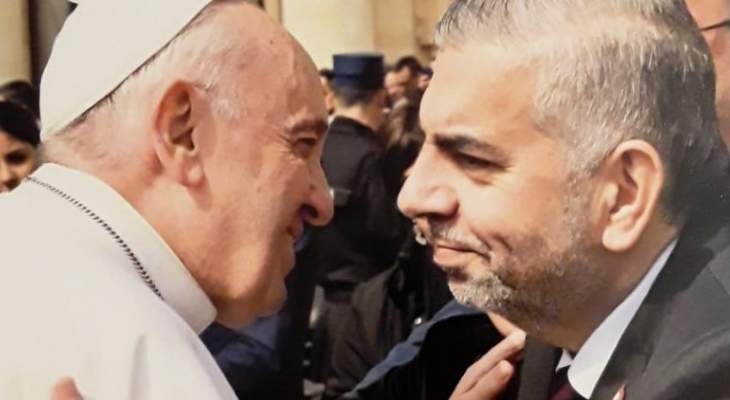  رئيس بلدية ببنين العبدة التقى البابا في الفاتيكان