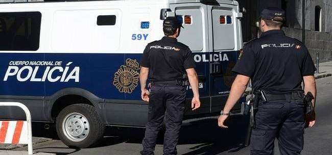 الشرطة الاسبانية توقف شبكة لتهريب مهاجرين آسيويين