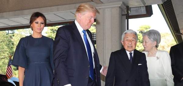 ترامب يعرب عن امتنانه للإمبراطور الياباني أكيهيتو الذي سينزل عن العرش
