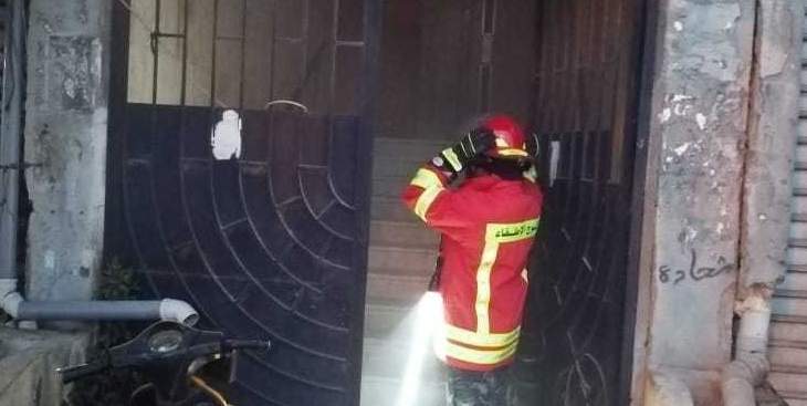 النشرة: إخماد حريق اسلاك كهربائية داخل غرفة ساعات في صيدا